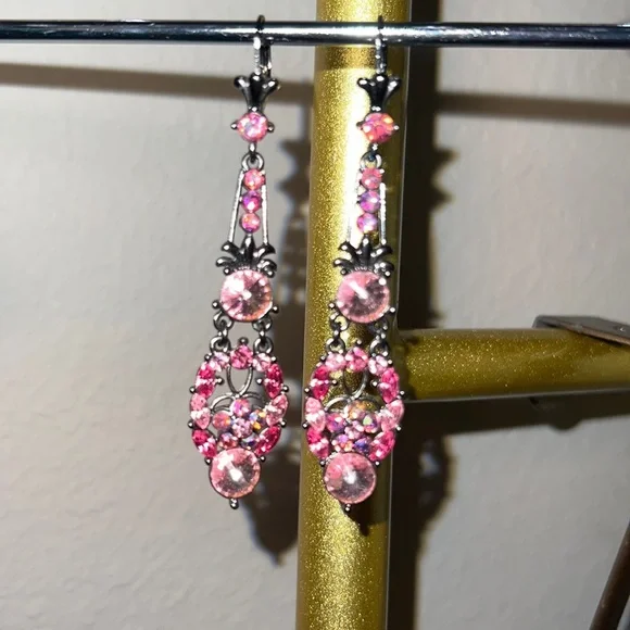 Pink jewels black metal clasp dangle earrings sparkly costume jewelry hang 3” - Picture 6 of 17